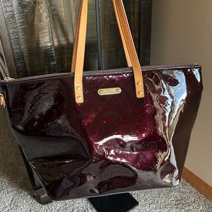 Authentic Louis Vuitton Monogram Vernis purse